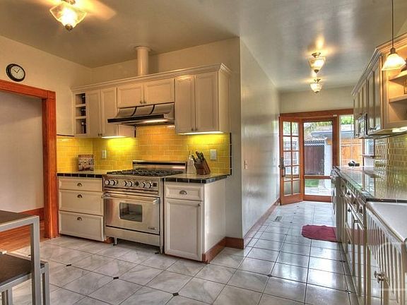 Gourmet Kitchen