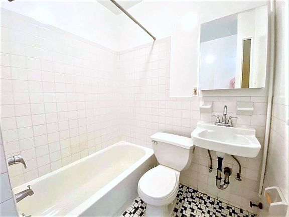 5th image of 147 W 72nd St #4