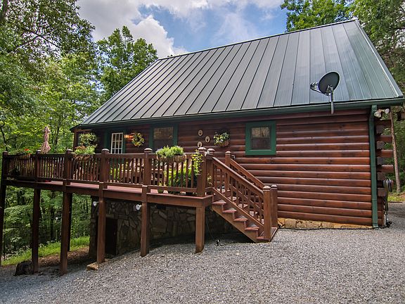 2nd image of 277 Satsuma Ct