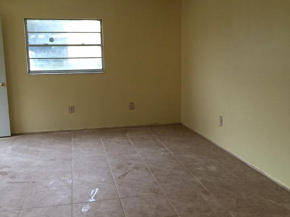 3rd image of 1409 Laura St