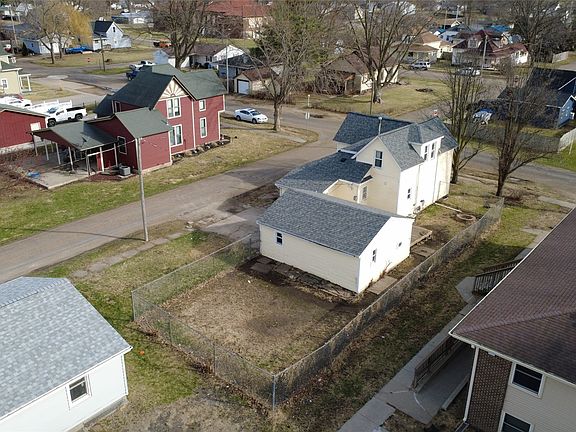 2nd image of 204 E Jackson St