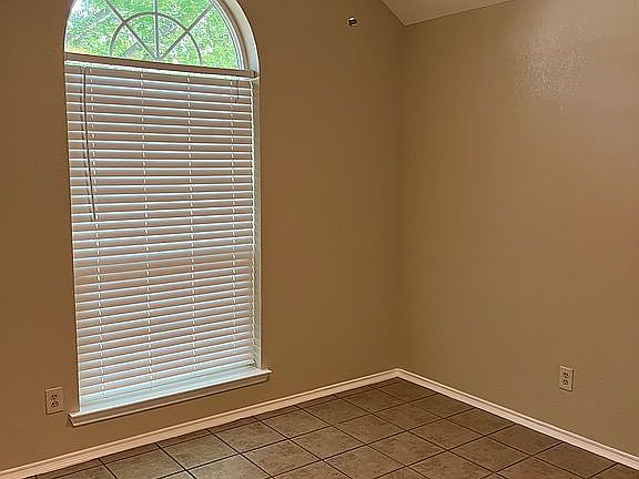 3rd image of 1200 Dogwood Dr