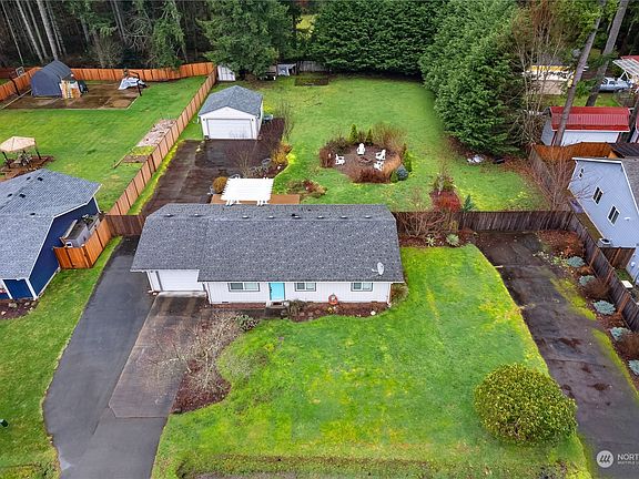 2nd image of 3529 Eagle Drive NE