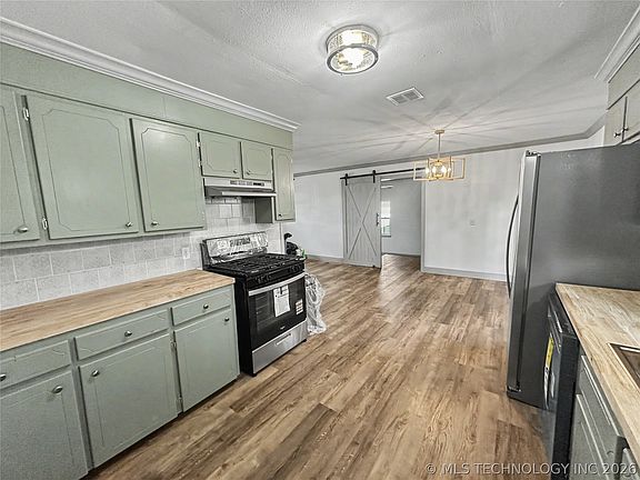 2nd image of 110 Songbird Dr