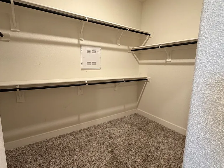 925 Emerson Dr — Photo 9