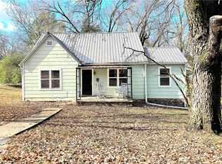 424 S Vine St, Harrison, AR 72601