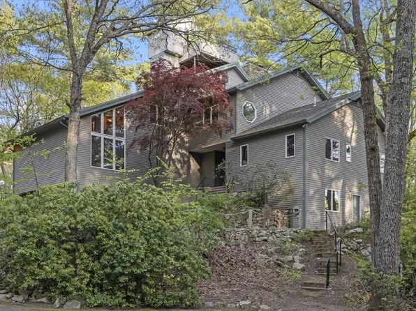 19 Parmenter Rd, Framingham, MA 01701