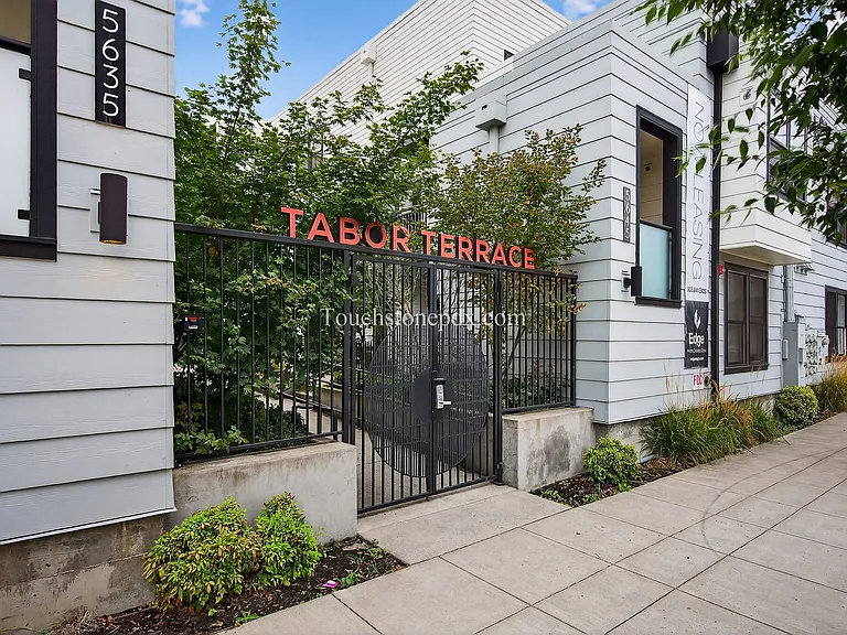 Tabor Terrace — Photo 5