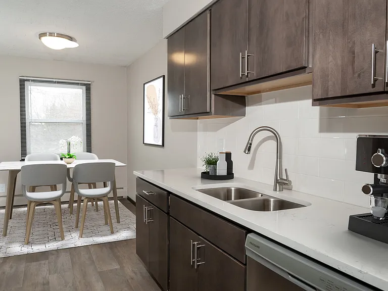 Chateau Apartments — Photo 11