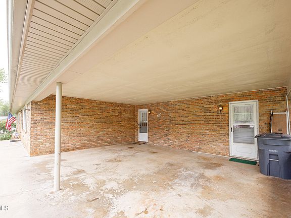 4th image of 905 Independence Ave