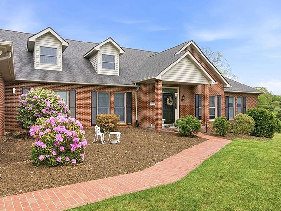 2nd image of 2701 Christiana Ct