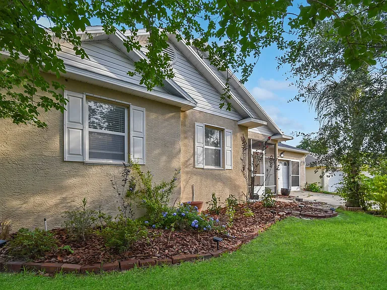 444 Island View Cir — Photo 2