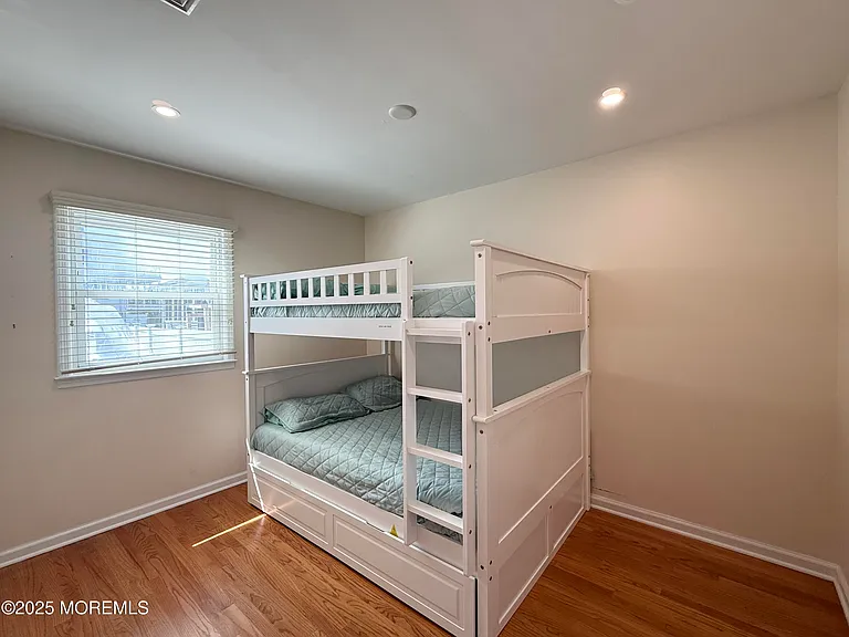 138 10th Ave — Photo 9