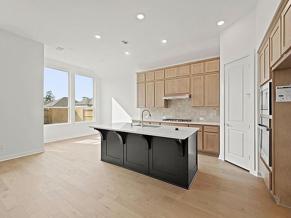 2nd image of 120 Silverbow Creek Way