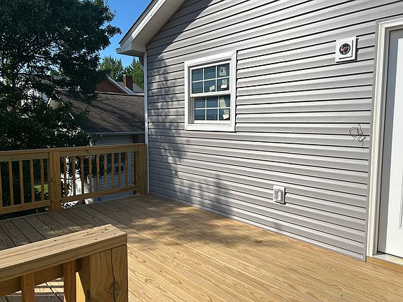 Deck at Front of Unit B