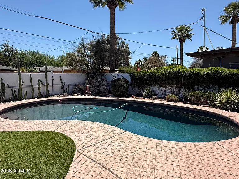 705 W Wilshire Dr — Photo 18