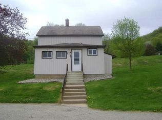 910 N Elm St, La Crescent, MN 55947