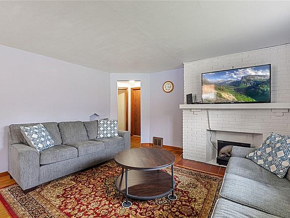 3rd image of 117 Dogwood Dr