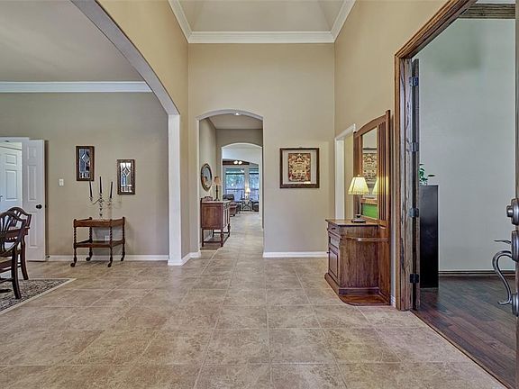 4th image of 131 Stonehedge Pl