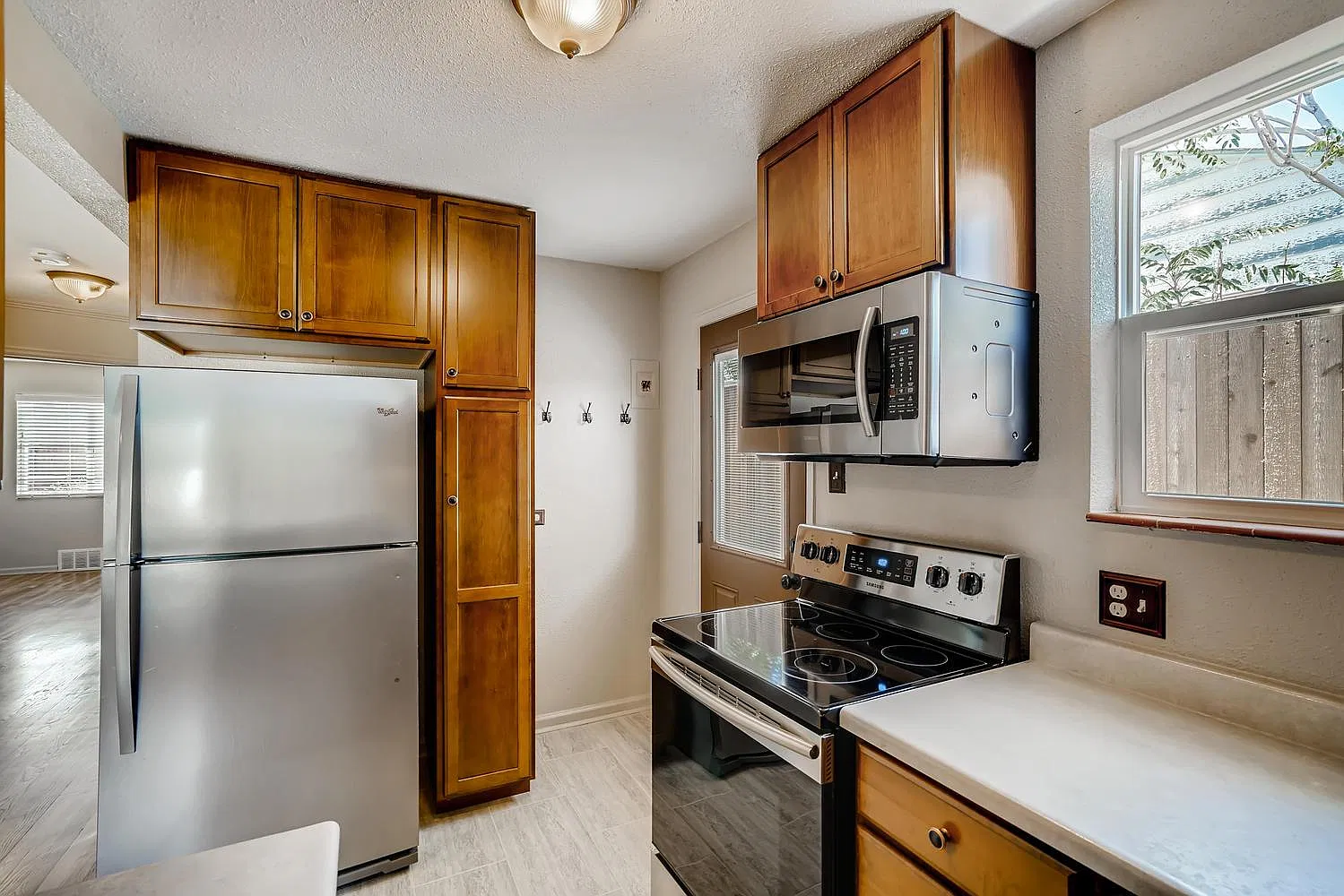 2 bed, 850 sqft, $1,875 — Photo 3