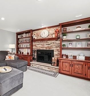 2nd image of 7517 Comstock Ln