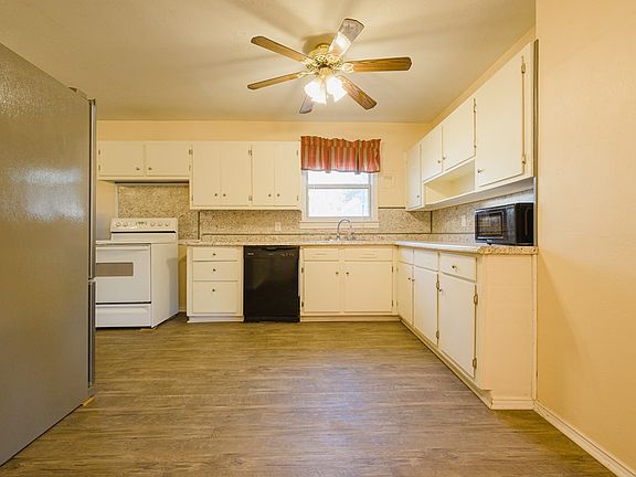 4th image of 2422 N Torrance Ave