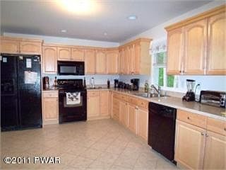 4th image of 245 Powderhorn Dr