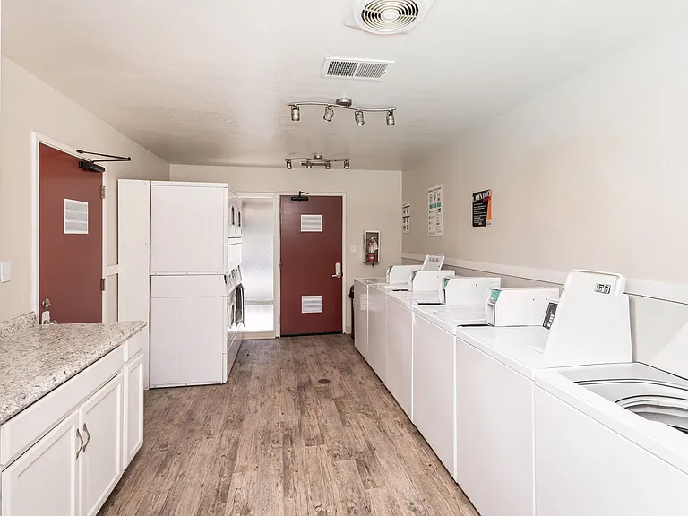 Riverbend Apartments — Photo 19