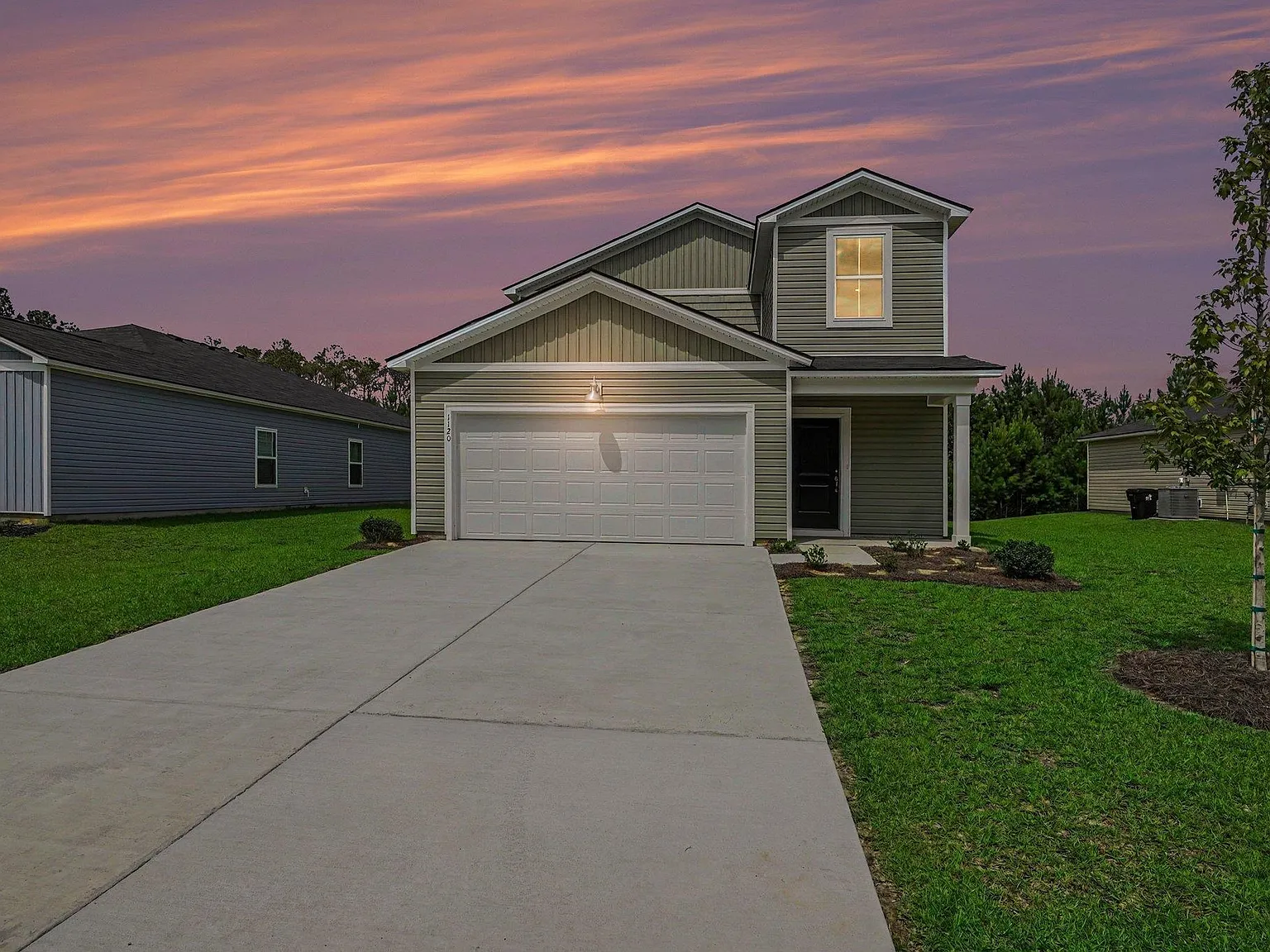 5 bed, 2.5 bath, 2345 sqft, $2,800 — Photo 2