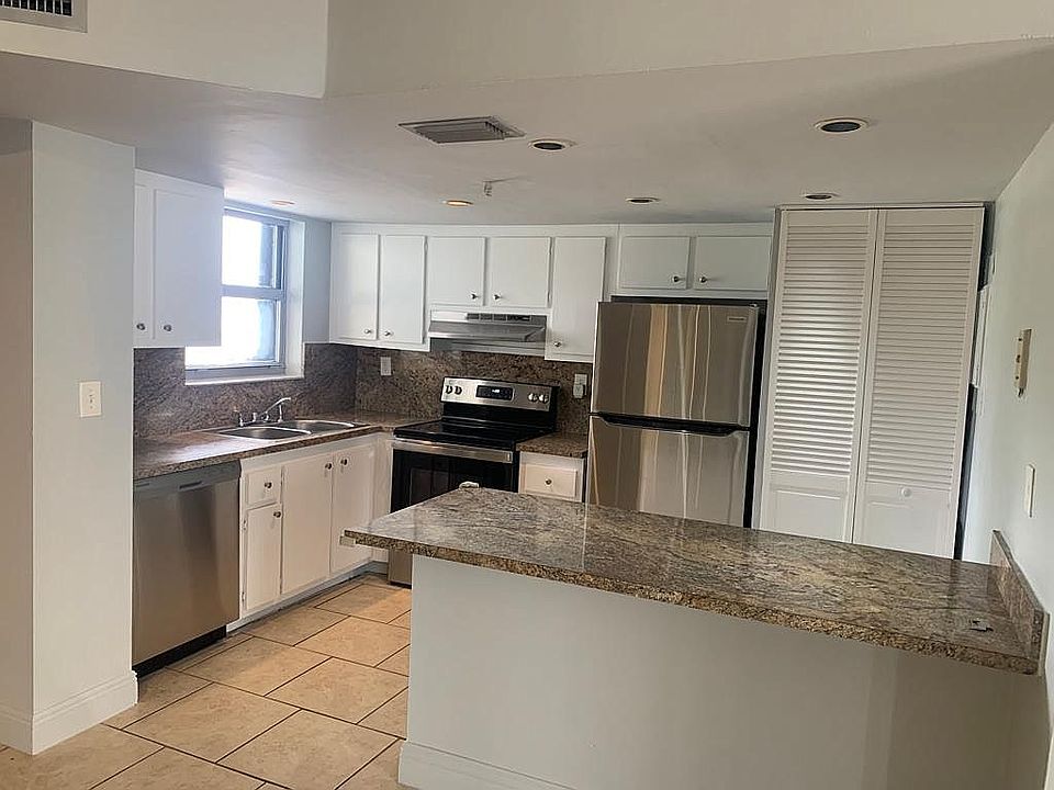 1st image of 555 NE 30th St APT 203
