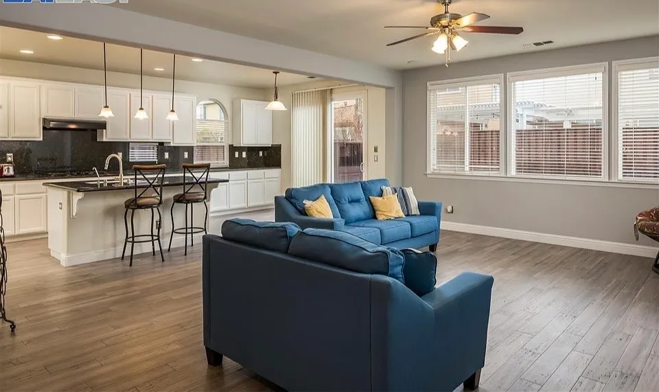 6 bed, 4.5 bath, 4679 sqft, $4,350 — Photo 4