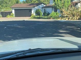 1096 McGregor Way, Palo Alto, CA 94306