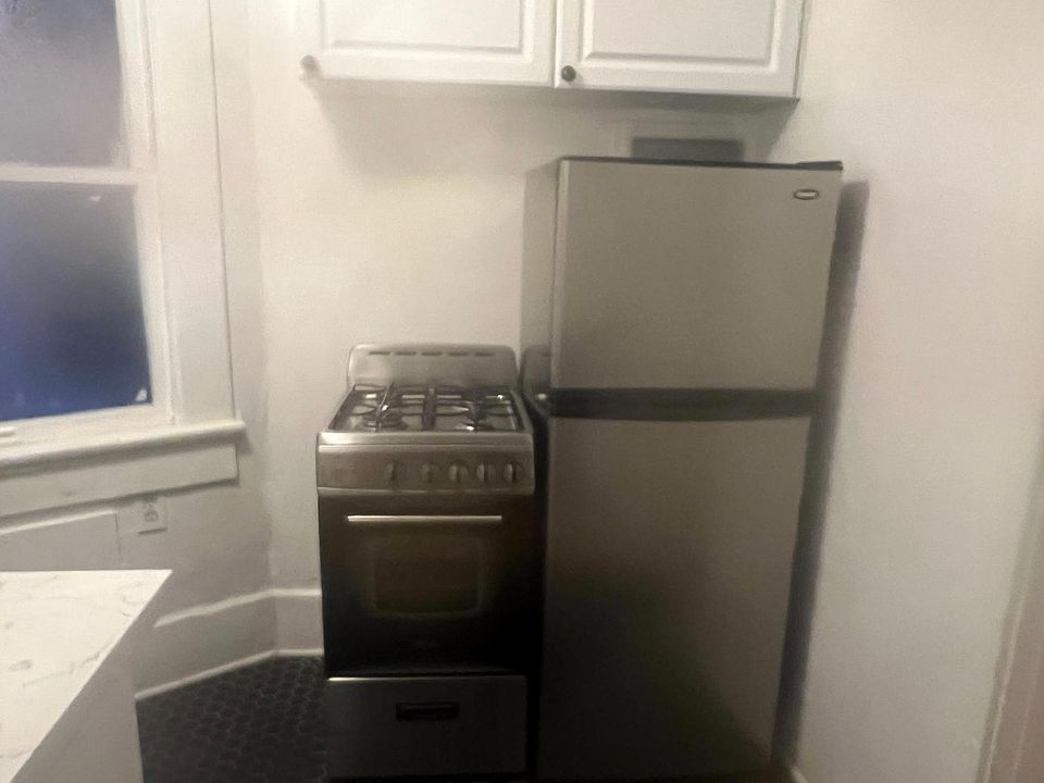 1st image of 401 Juniper St #423