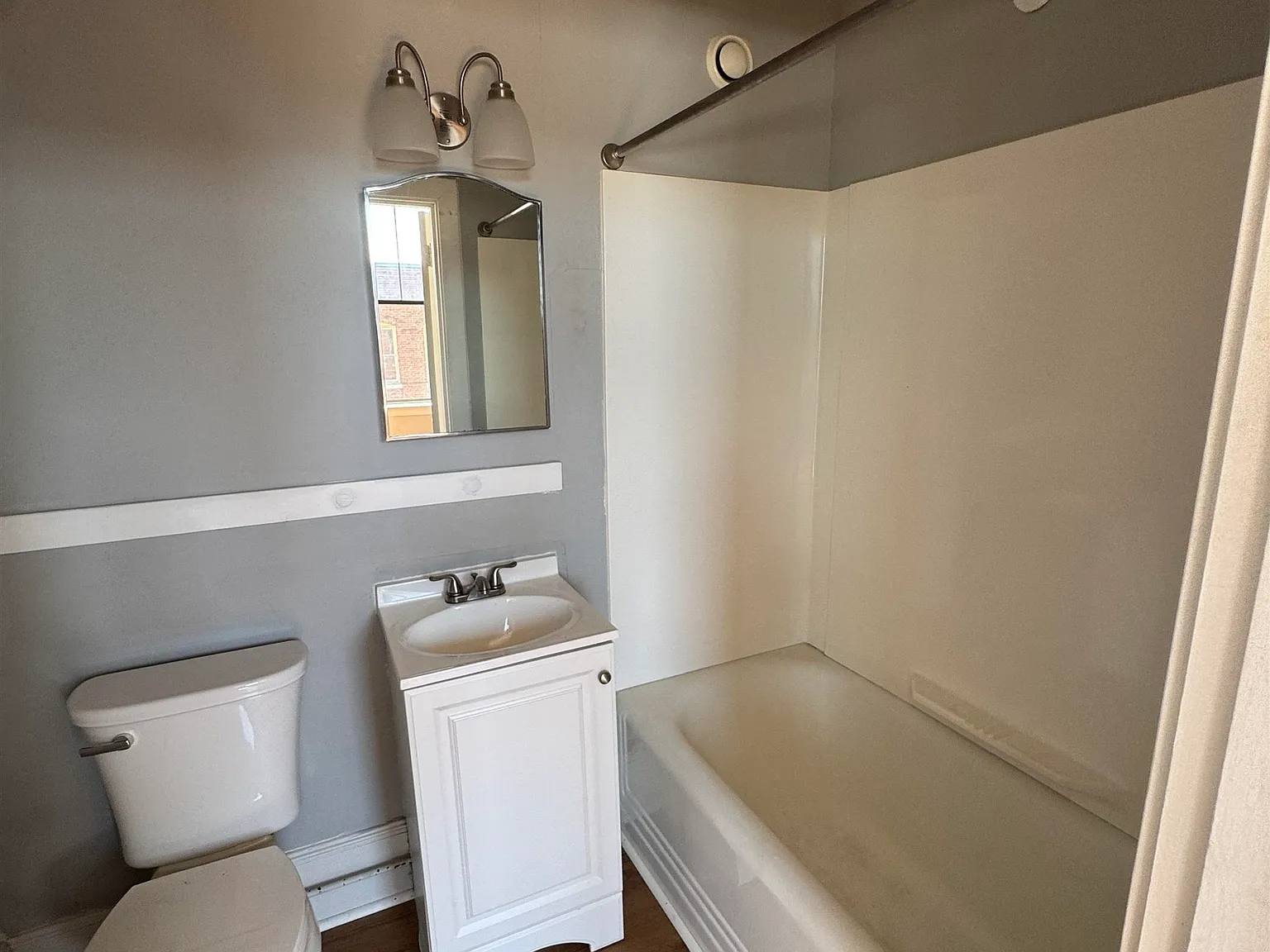 1 bed, 1.0 bath, 500 sqft, $1,400 — Photo 2