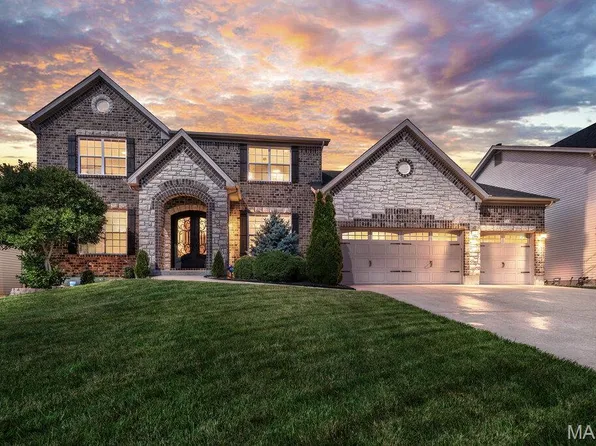 715 Cooper Way Dr, O'Fallon, MO 63368