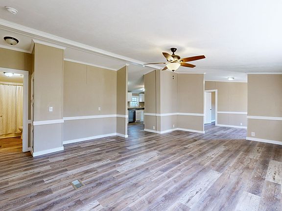 4th image of 112 Whispering Oak Dr