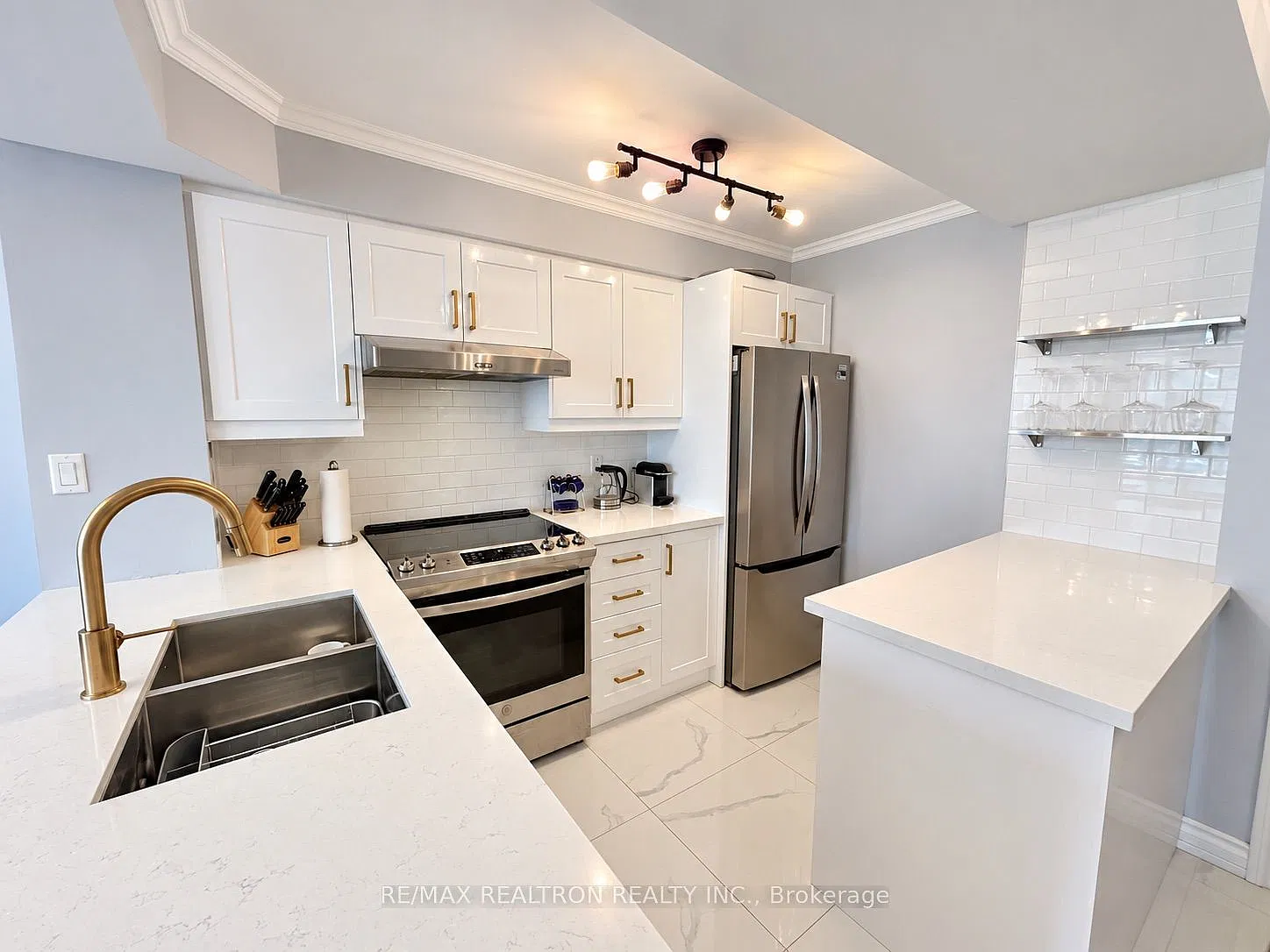 2 bed, $2,375 — Photo 2