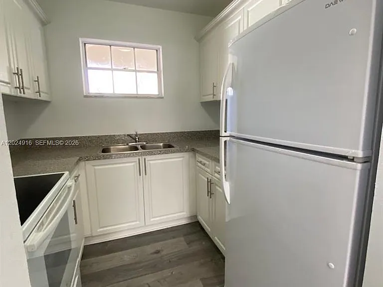 2460 Taylor St #1C — Photo 7
