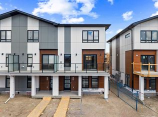 848 W 83rd St SW, Calgary, AB T3H6M8