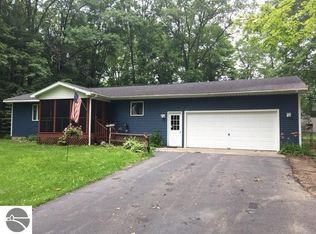 20764 Red Oak Dr, Lake Ann, MI 49650