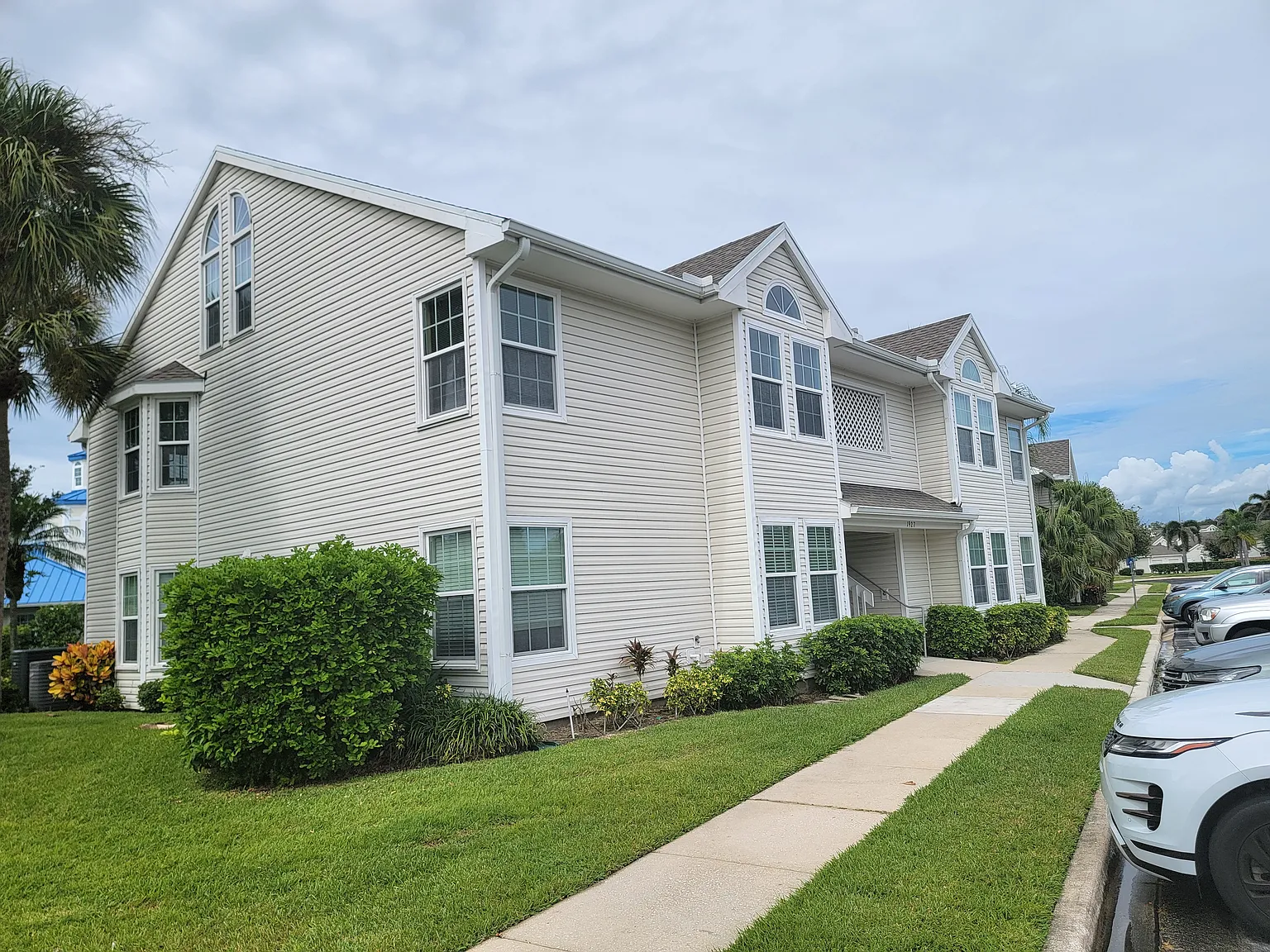 2 bed, 1050 sqft, $2,000 — Photo 2