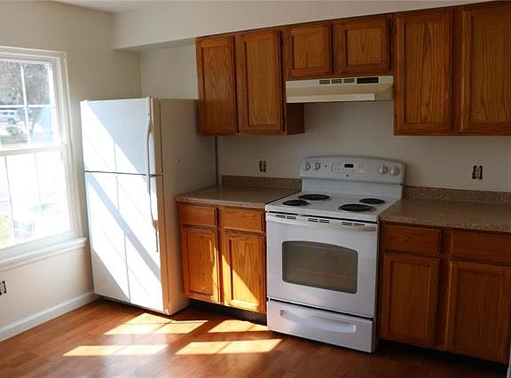 4th image of 684 Sugar Trail Ct
