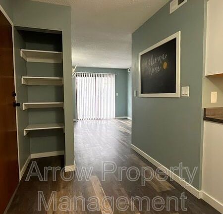 5th image of 3405 Holdrege St APT 307
