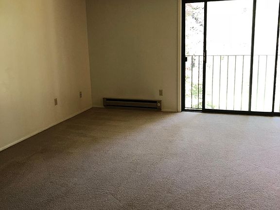 3rd image of 121 Villa Dr APT L