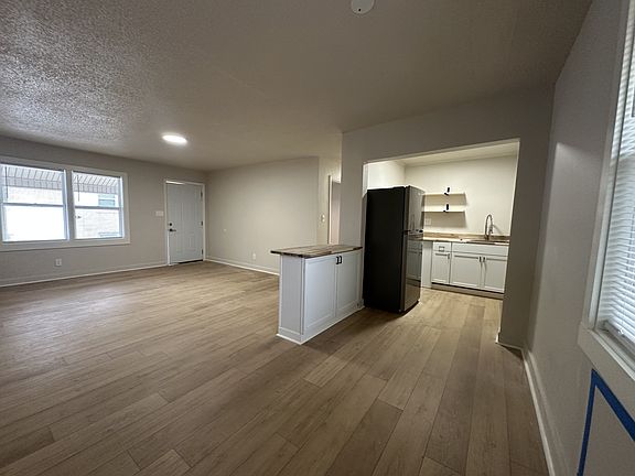 2nd image of 5109 Jacksboro Pike #Pikeg7