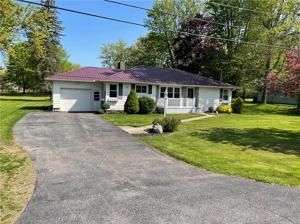 24 White Springs Ln, Geneva, NY 14456
