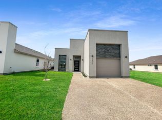 6802 El Jinete Dr, Laredo, TX 78043
