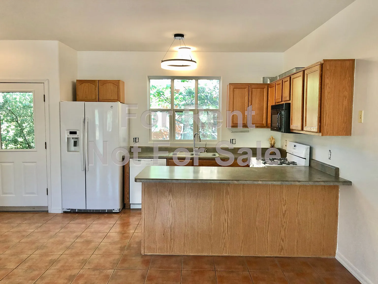 3 bed, 1467 sqft, $1,650 — Photo 2
