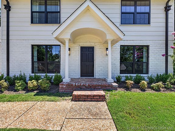 3rd image of 10411 S Richmond Pl