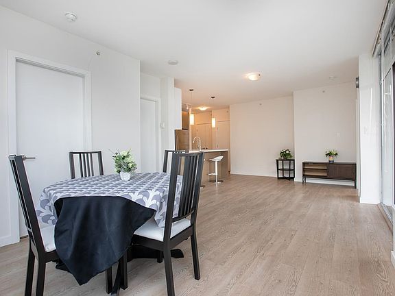 4th image of 3080 Lincoln Ave #1208